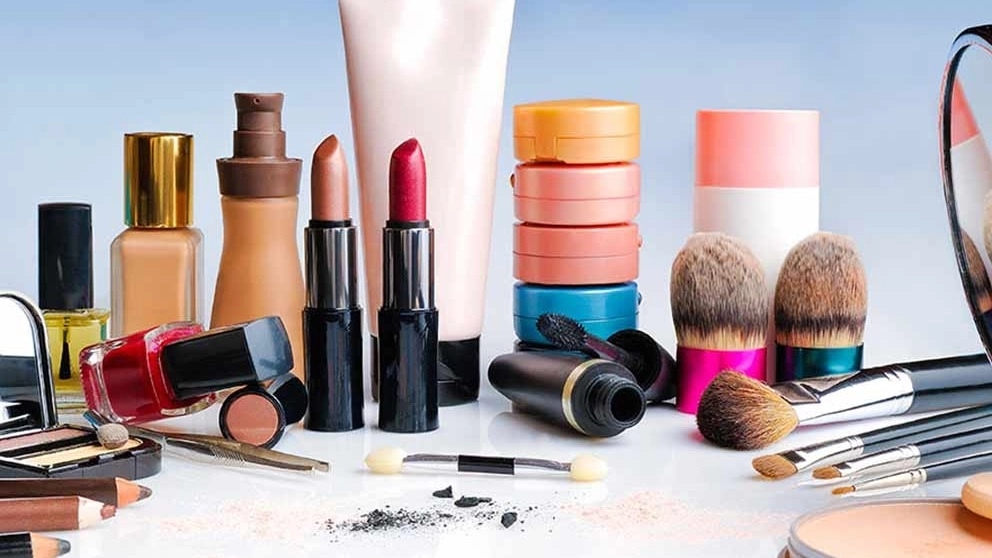 از تفاوت لوازم آرایشی با بهداشتی چه می‌دانید؟