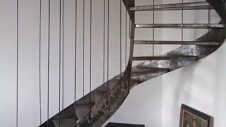 کاربرد و مزایای پله پیچ