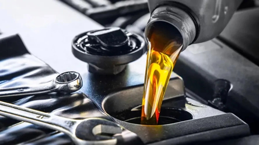تعویض روغن ماشین سبک و سنگین در مشهد