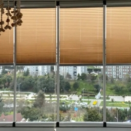 پرده پلیسه مدرن