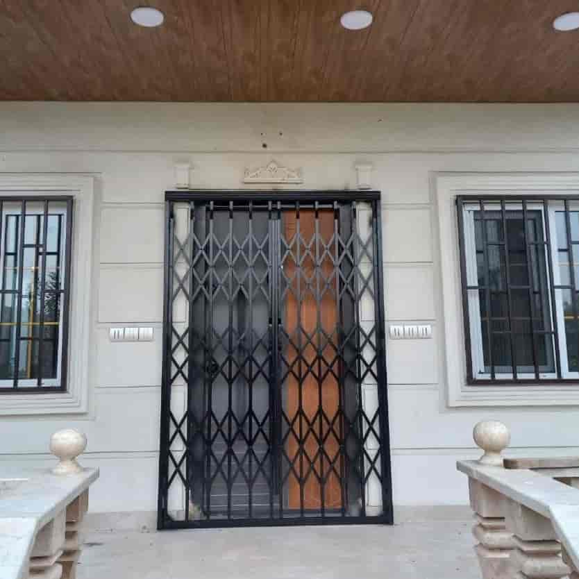 درب آکاردئونی باطرح سه گل