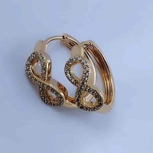 گوشواره حلقه ای با طرح بینهایت