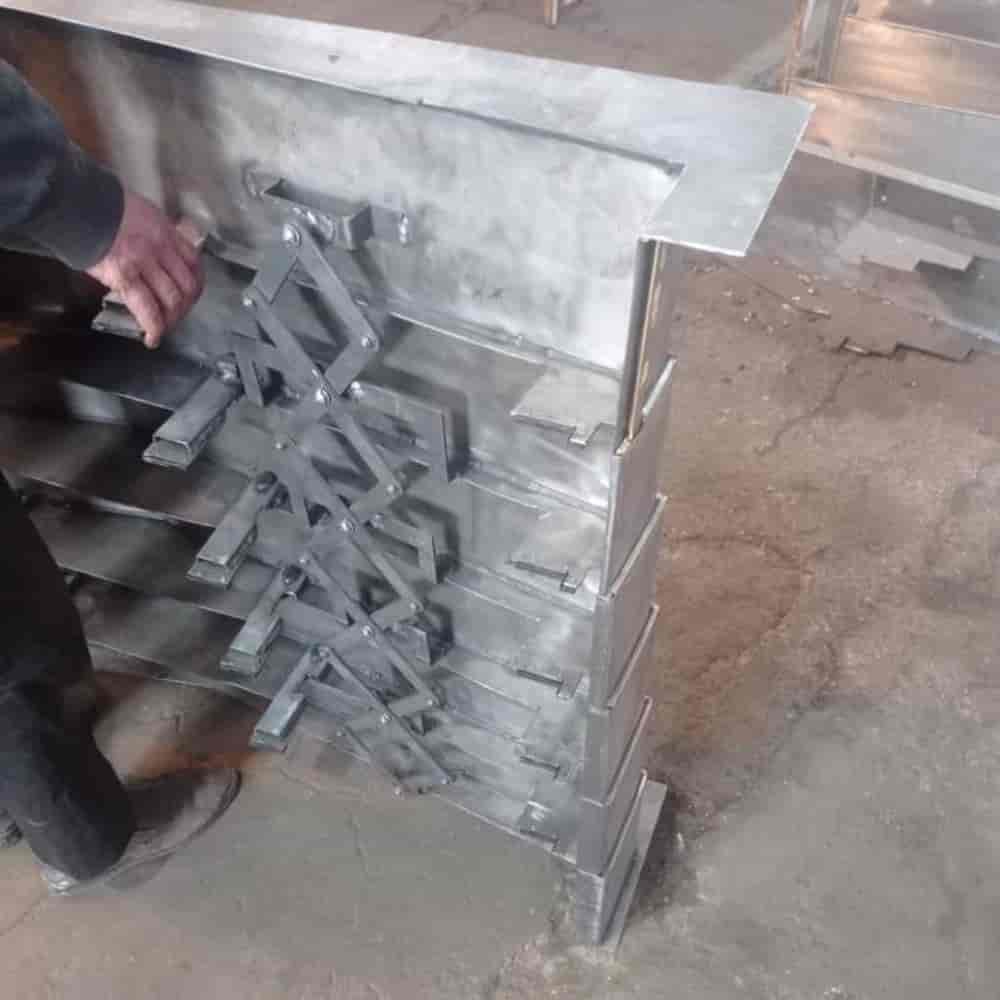 نمونه کاور تلسکوپی کرکره دار برای محور پشت y