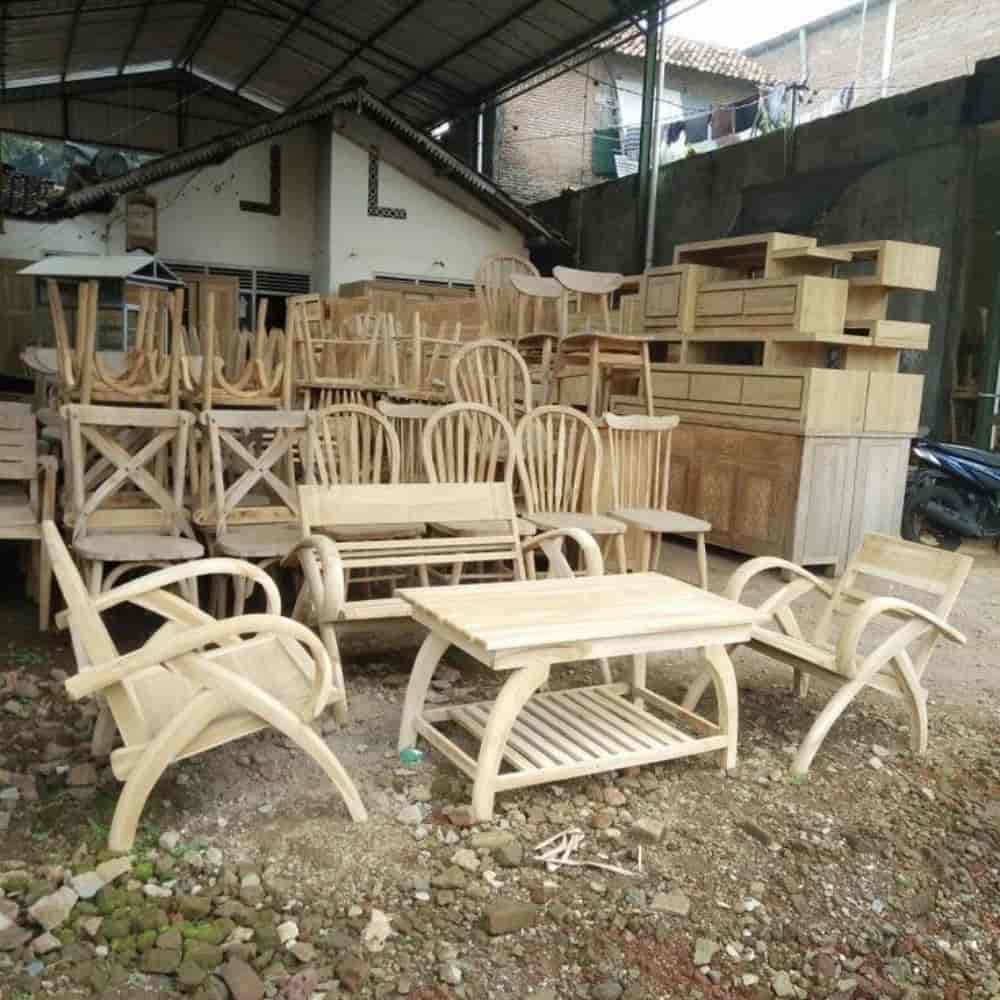 صندلی و نیمکت چوبی