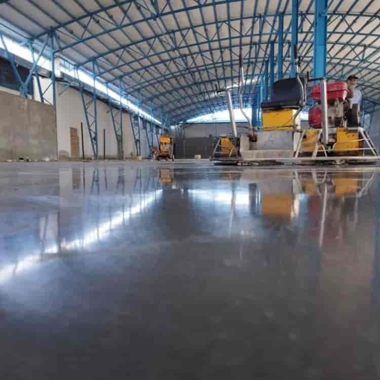 بتن ریزی با ماله نفربر