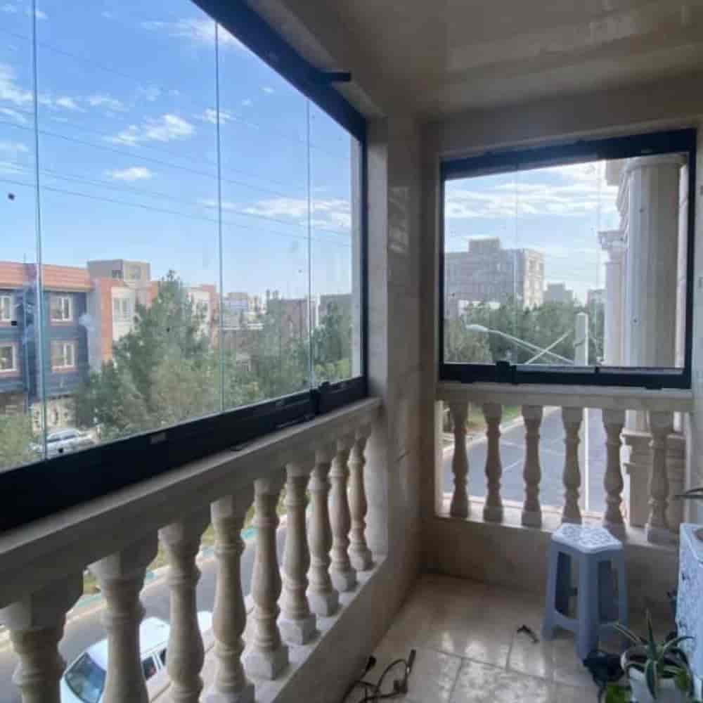 اجرای شیشه بالکنی