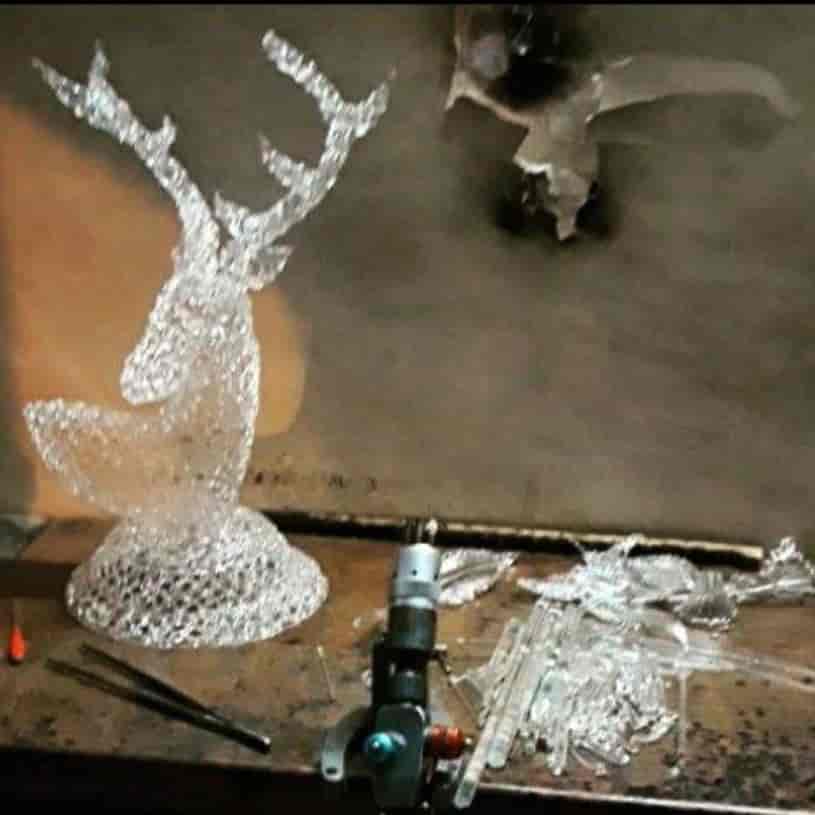مجسمه شیشه ای توری