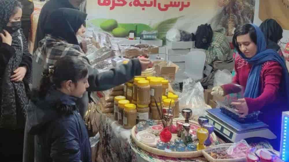 غرفه خرما و سوغات سرای بی بی مینو در پارک ساحلی بندرعباس