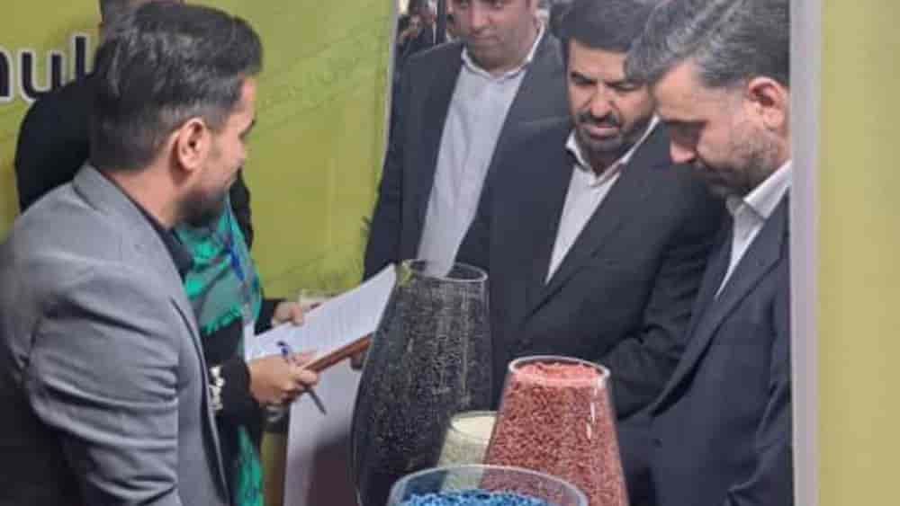 بازدید استاندار محترم همدان جناب آقای ملاشمسی از غرفه گرانول پرهیزکاران