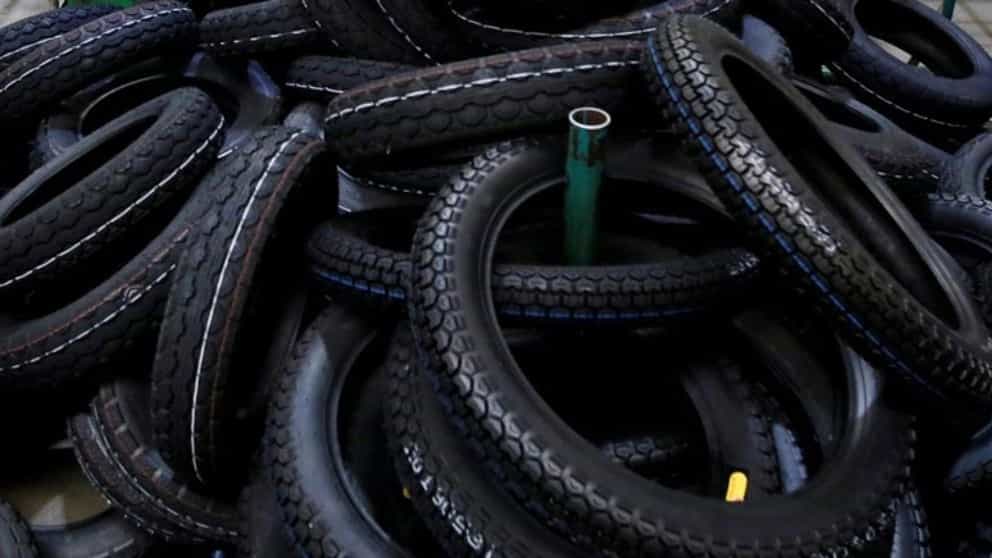 لاستیک چیست و چه خواص و مزایایی دارد؟
