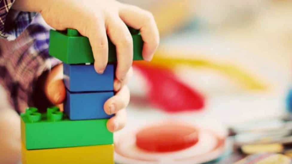 آشنایی با کاربردهای بازی درمانی