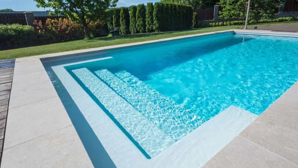 مزایای استخر بتنی