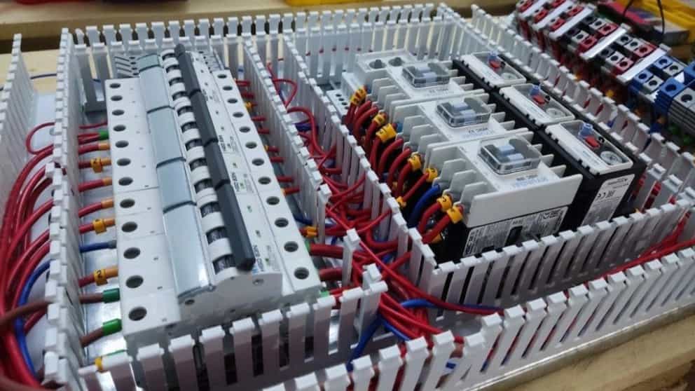 استانداردها و اصول سیم کشی تابلو برق