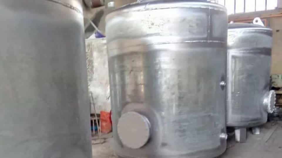 تفاوت تانکر فلزی و پلاستیکی