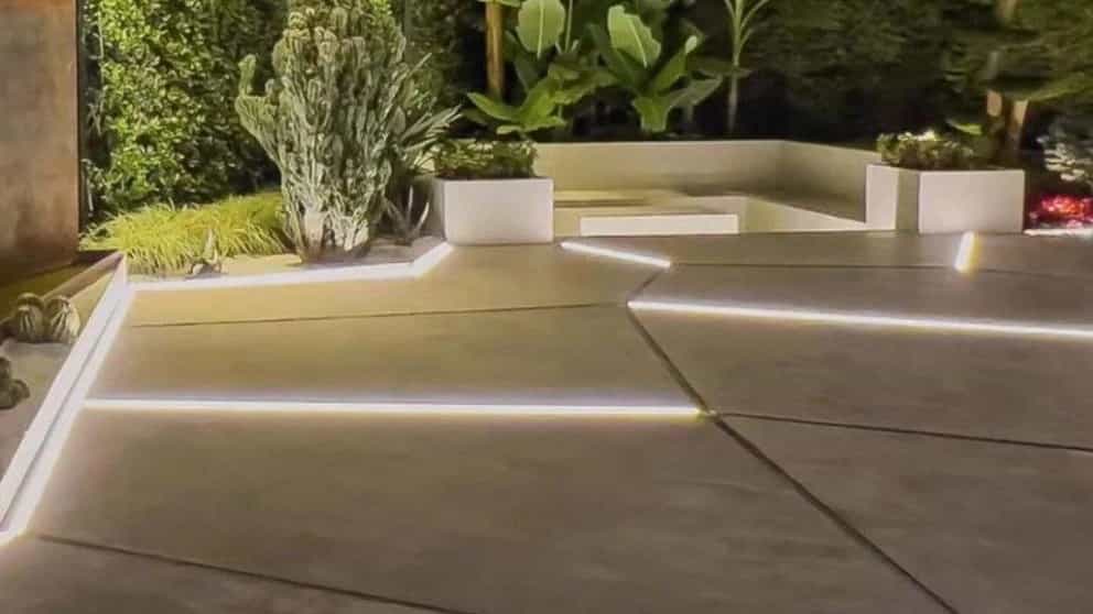 معماری پرنیا فیضی، طراحی و اجرای نمای تجاری مسکونی و اداری در نور