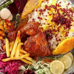 زرشک پلو با مرغ و سیب زمینی سرخ شده