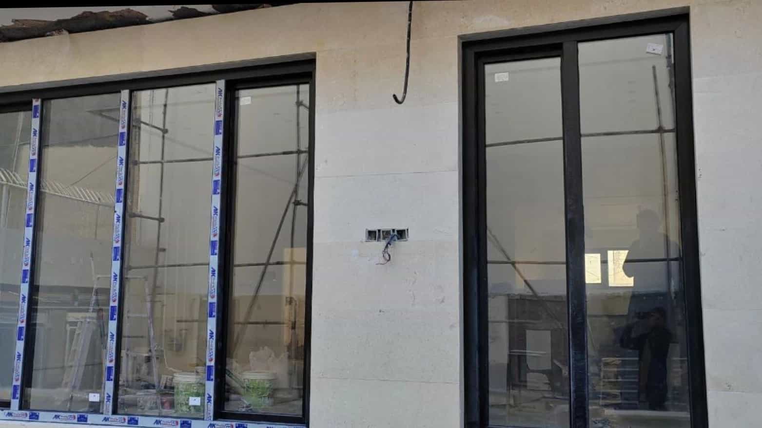 اجرای پنجره upvc دورو لمینت مشکی