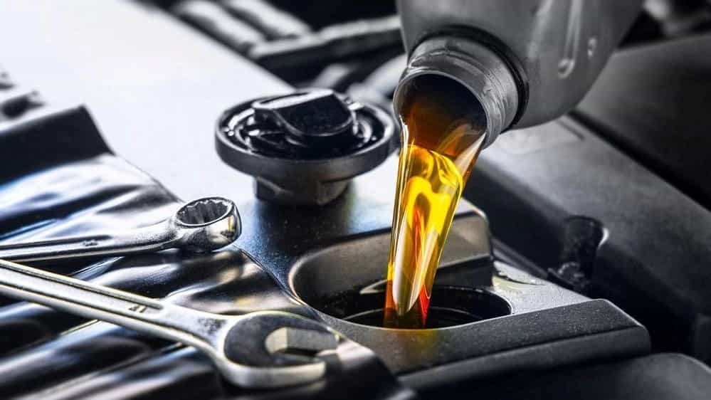 روغن موتور مناسب خودرو شما در شاهین شهر: راهنمای انتخاب روغن بهران اسپیدی و ایرانسل پارس