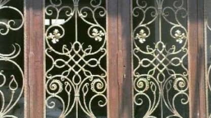 حفاظ و راه پله و نرده فرفورژه
