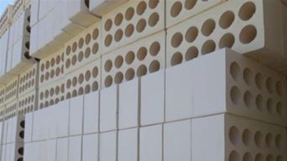 آجر ده سوراخ در میبد یزد آجر ده سوراخ در میبد یزد