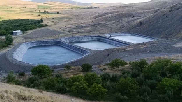 شرکت پرگاس، آب بندی استخر در میانه شرکت پرگاس، آب بندی استخر در میانه