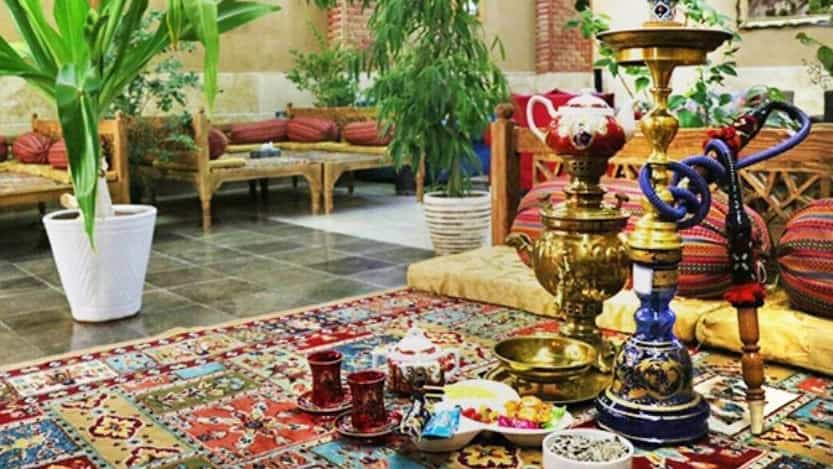 سفره خانه سنتی با موسیقی زنده در تبریز