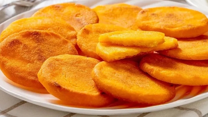 معرفی گیلکاکا: طعم اصیل نان محلی و رشته خشکار رشتی معرفی گیلکاکا: طعم اصیل نان محلی و رشته خشکار رشتی